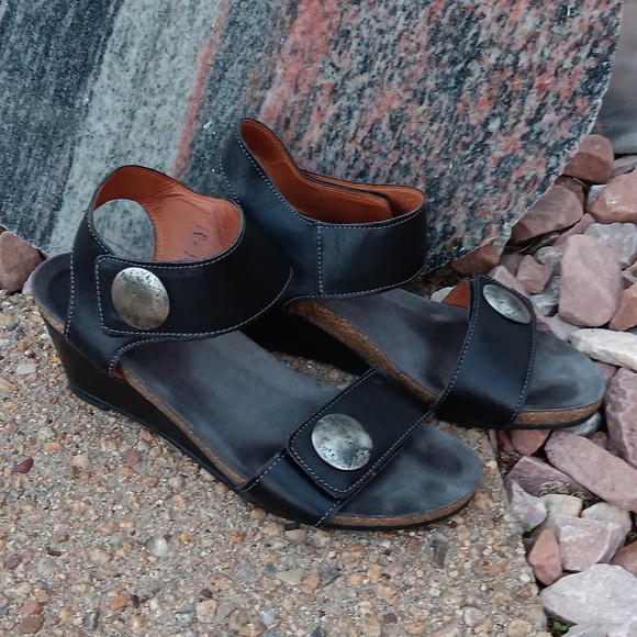 Taos Carousel 2 black leather wedge heel sandals w/ silver hardware womens - Picture 2 of 9